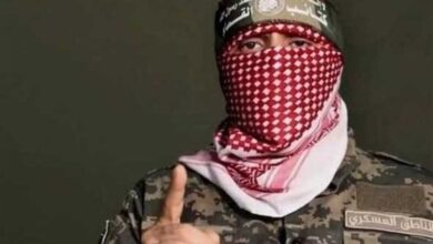 ابوعبیده: یک اسیر دیگر کشته شد ابوعبیده: یک اسیر دیگر کشته شد