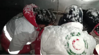 تصاویری از امداد رسانی نیروهای هلال احمر در برف و کولاک آذربایجان غربی