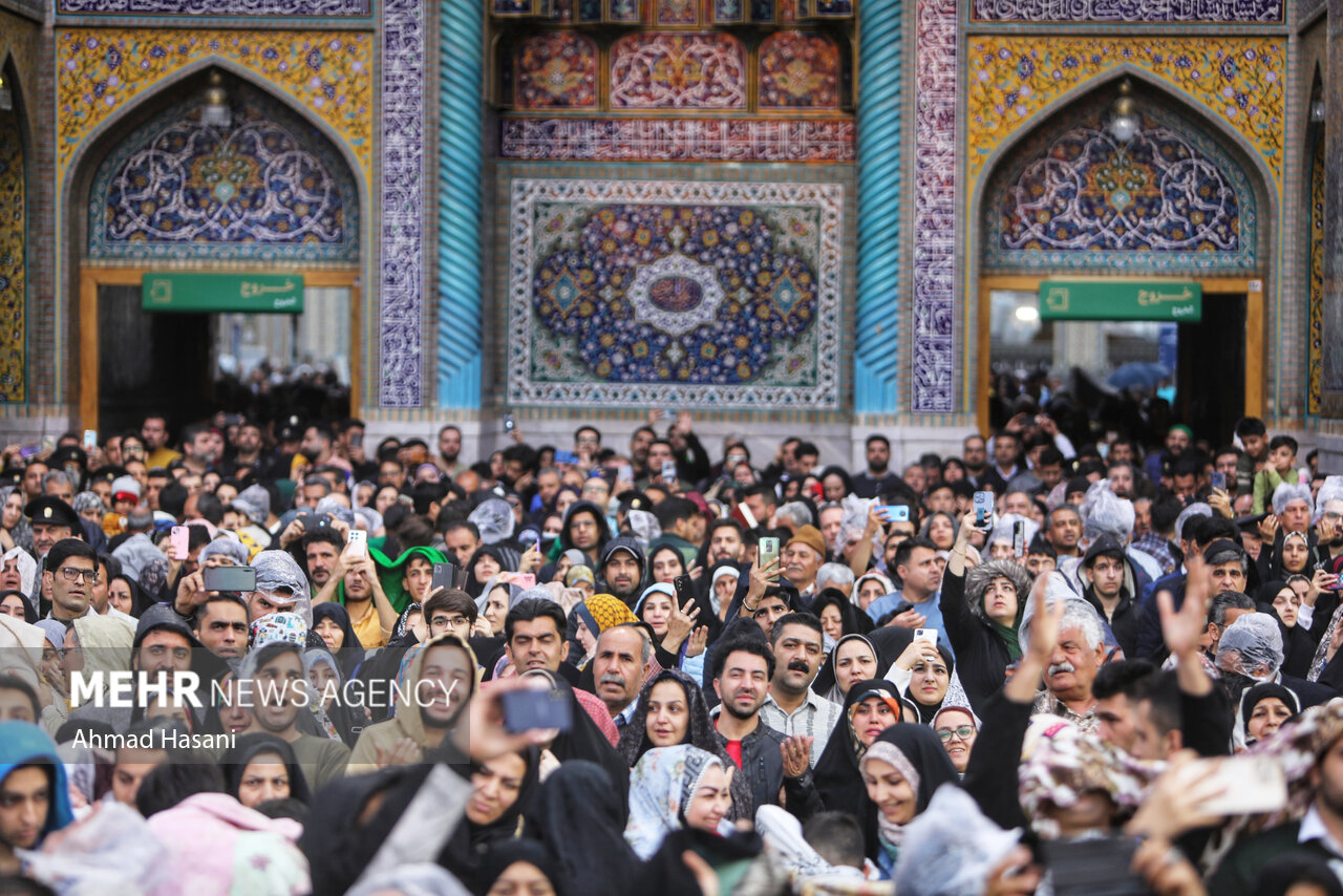 بزرگترین اجتماع نوروزی ایرانیان در صحن و سرای حرم مطهر امام رضا(ع)